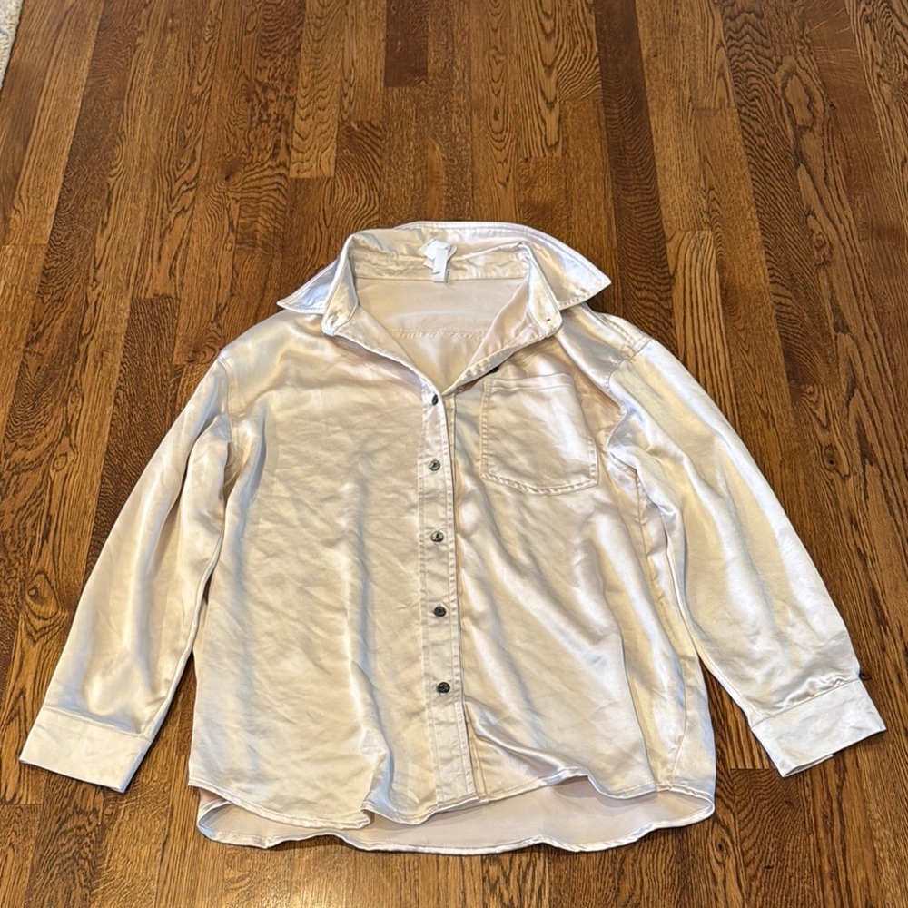 NWT Glam Women’s Silk Satin Button-Up Shirt Size Small